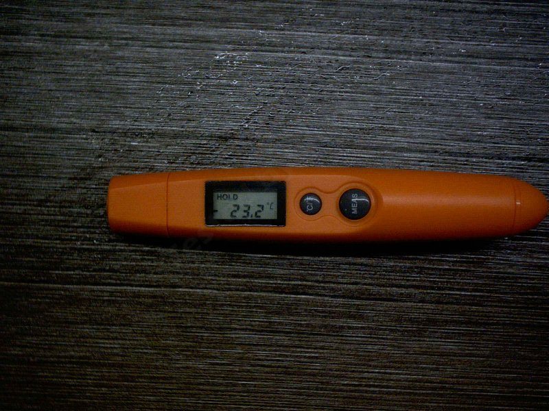 Малогабаритный инфракрасный бесконтактный термометр DT8250
