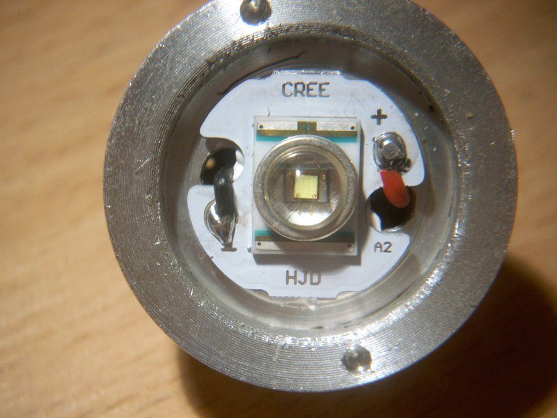 UltraFire C2 Cree XR-E, или просто средний фонарик который думает, что он дальнобой.