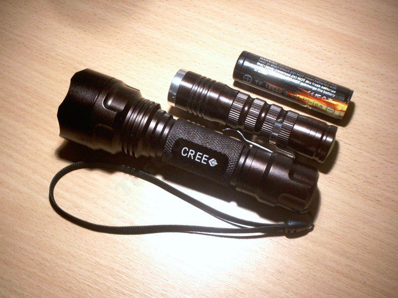 UltraFire C2 Cree XR-E, или просто средний фонарик который думает, что он дальнобой.