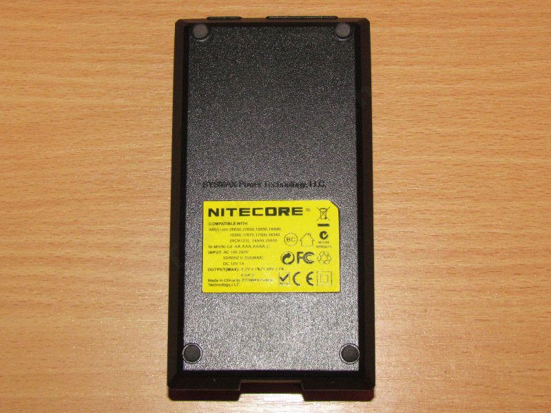 Nitecore i2, довольно неплохое зарядное устройство для Li-ion, Ni-MH и Ni-Cd аккумуляторов.