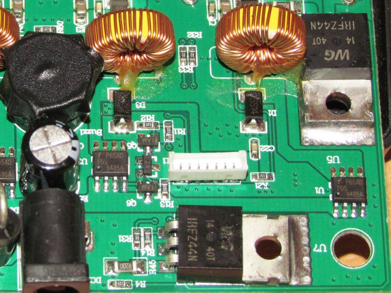 FL-4H-LCD-D, или зарядное устройство от неизвестного производителя.