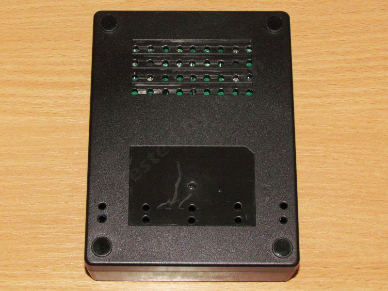 FL-4H-LCD-D, или зарядное устройство от неизвестного производителя.