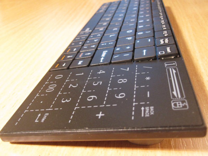 Компактная Bluetooth клавиатура с интересным тачпадом