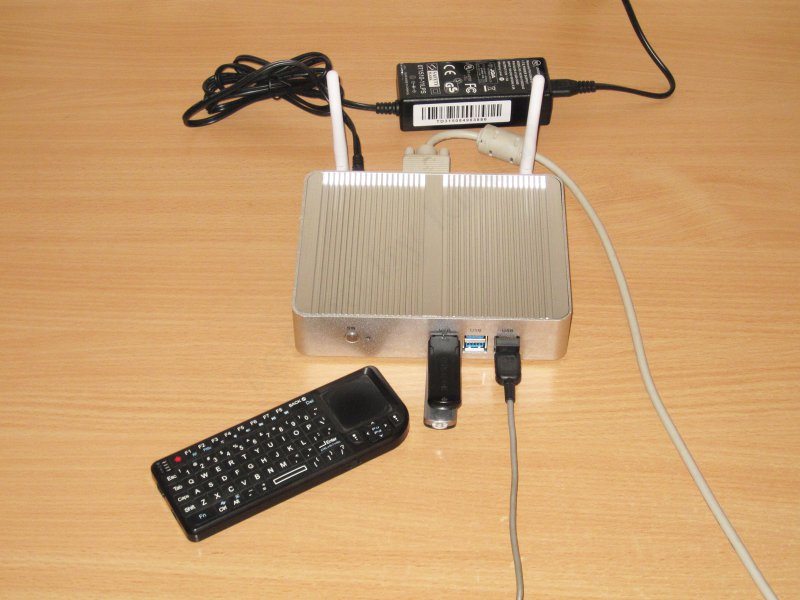 HYSTOU FMP06, небольшой компьютер на базе Celeron N3150