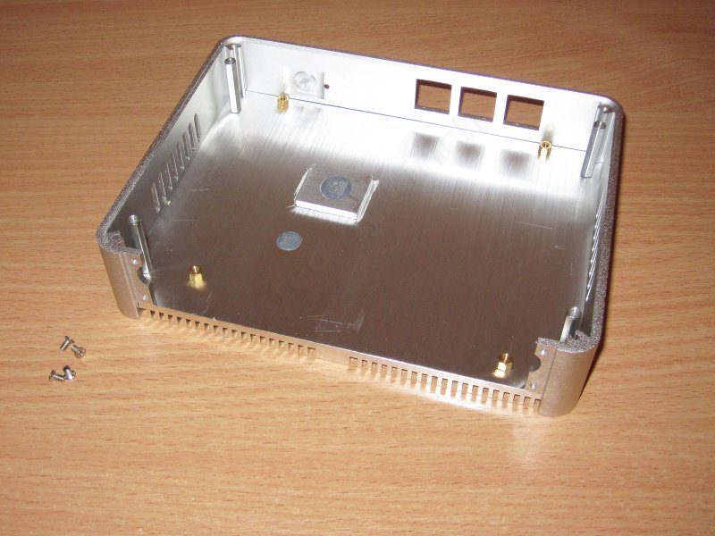 HYSTOU FMP06, небольшой компьютер на базе Celeron N3150