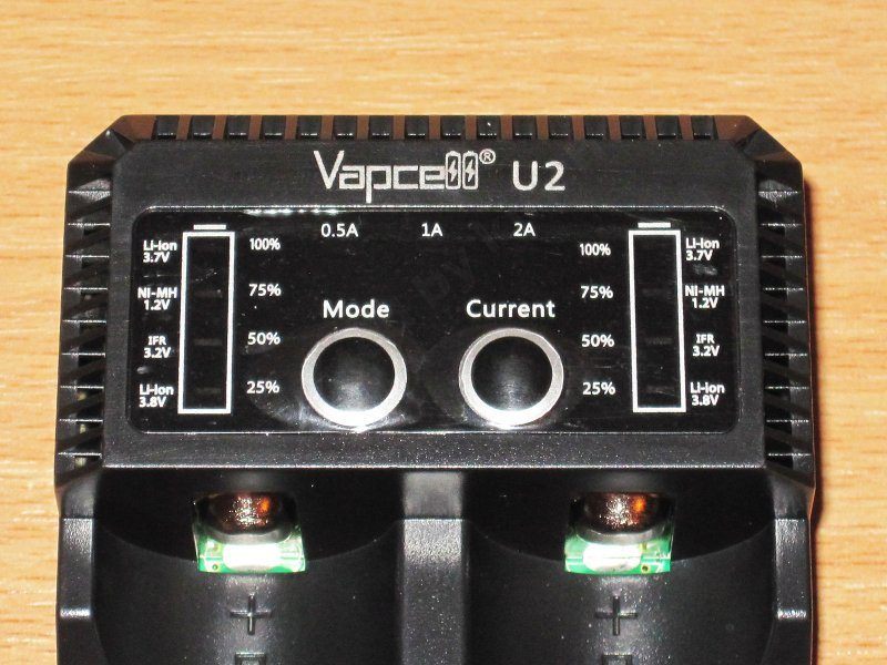 Универсальное зарядное устройство U2 от Vapcell