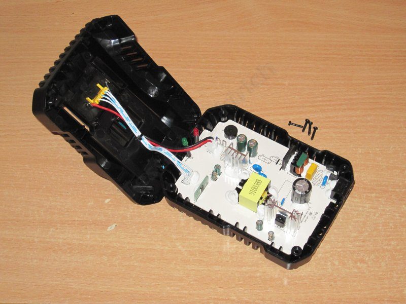 Зарядное устройство для батарей электроинструмента Makita