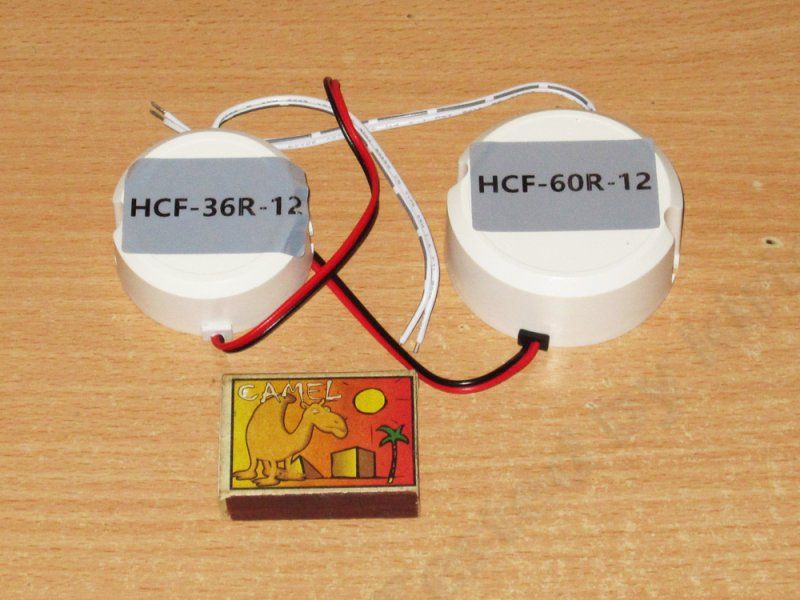 Пара блоков питания 36 и 60 ватт в необычном форм-факторе