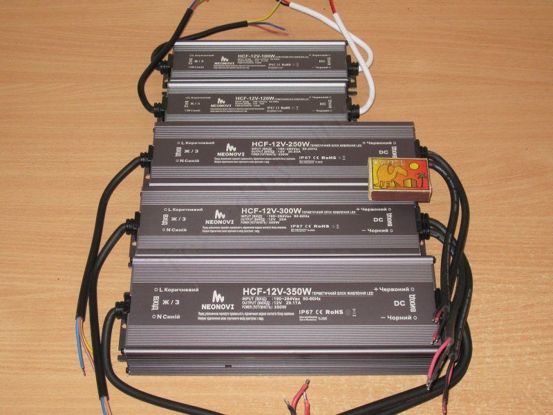 Девять 12 вольт блоков питания 40-350 ватт в герметичном исполнении Девять 12 вольт блоков питания 40-350 ватт в герметичном исполнении