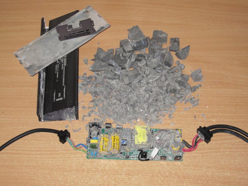 Девять 12 вольт блоков питания 40-350 ватт в герметичном исполнении Девять 12 вольт блоков питания 40-350 ватт в герметичном исполнении