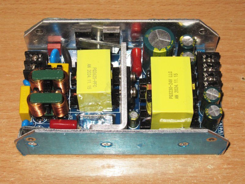 Блок питания 24 вольта 10 ампер, неоднозначный Блок питания 24 вольта 10 ампер, неоднозначный