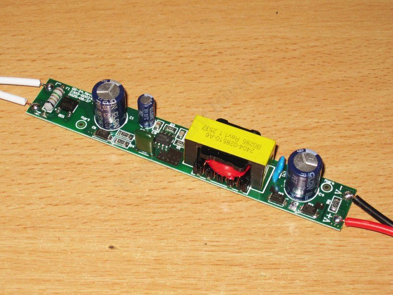 Шесть 12 вольт блоков-палок мощностью от 18 до 72 ватт