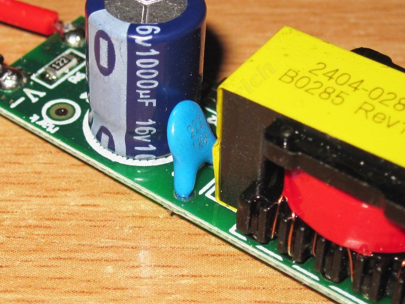 Шесть 12 вольт блоков-палок мощностью от 18 до 72 ватт